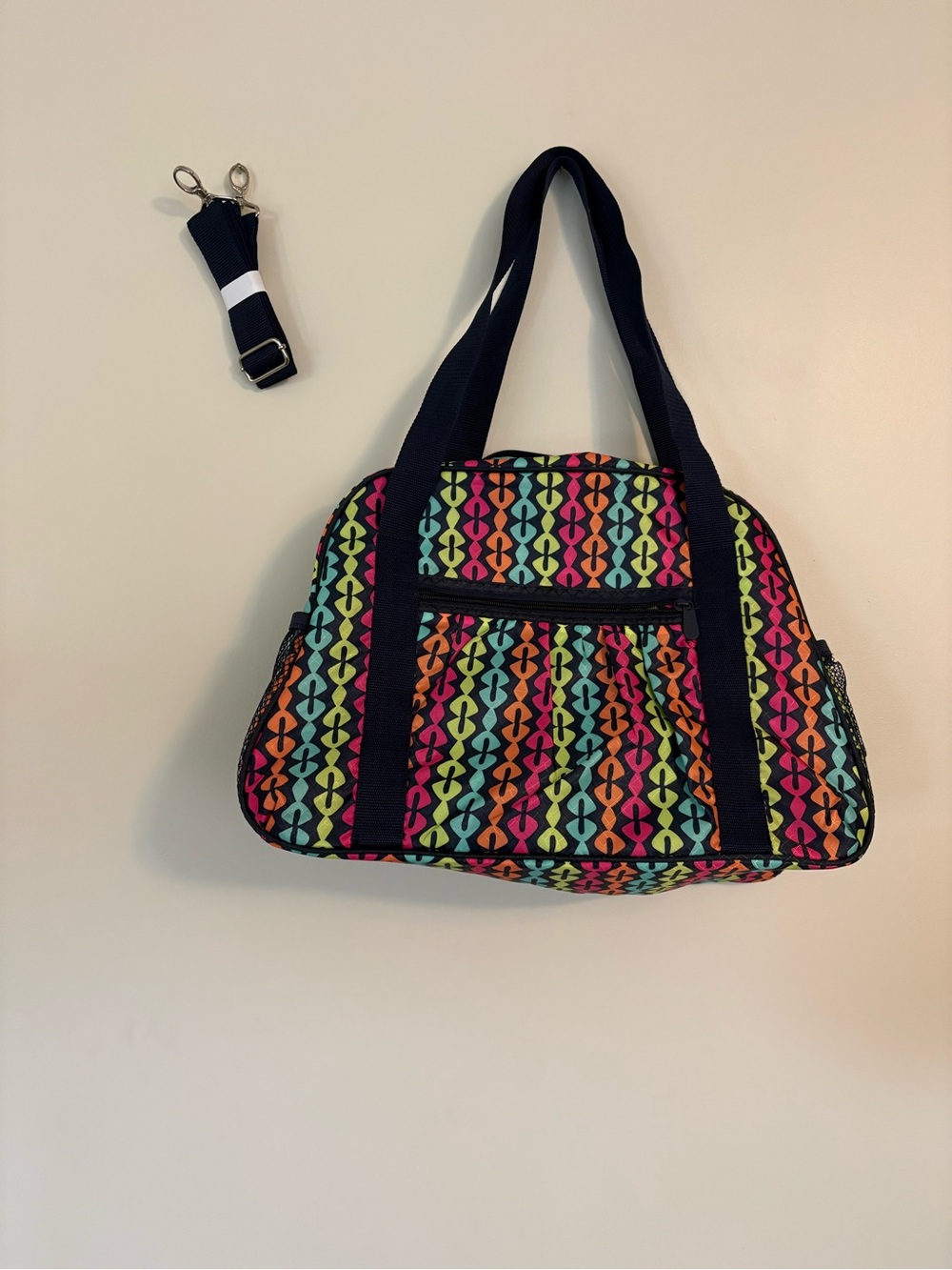 NWOT Thirty One Colorful Geometric Print Weekender Duffel Bag Travel Gym Tote